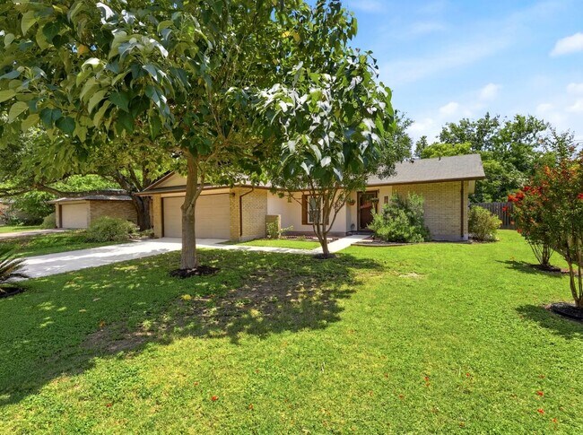 Building Photo - 1114 Churing Dr