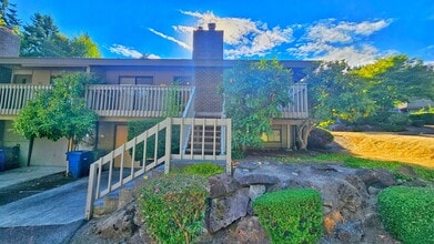 Building Photo - Modern Bellevue Townhome | Chef’s Kitchen,...
