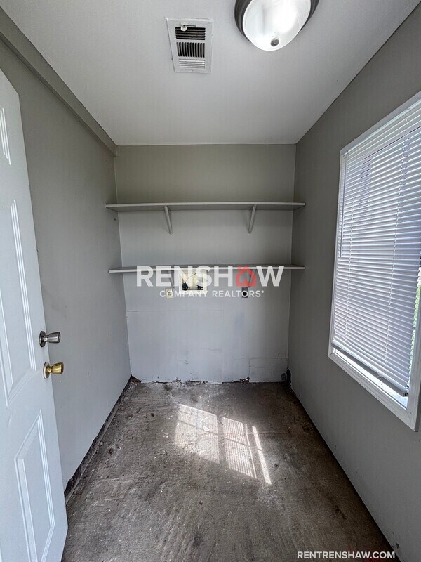 Building Photo - 4920 Buford Ave