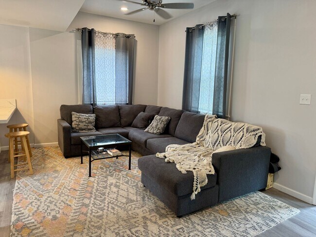 Building Photo - Charming Home in Pembroke with Yard & Storage