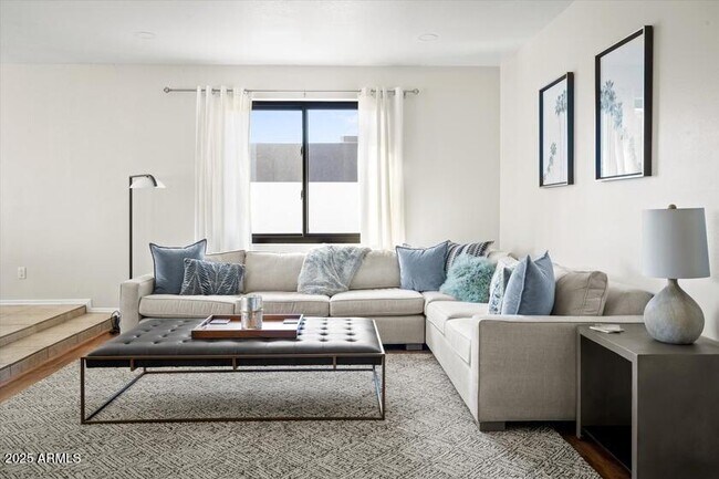 Building Photo - 6547 E Voltaire Ave