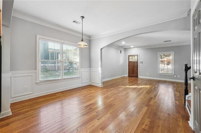 Building Photo - 163 Richmond St SE