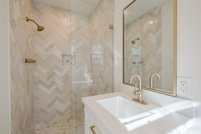 Building Photo - 9419 Campbell Rd