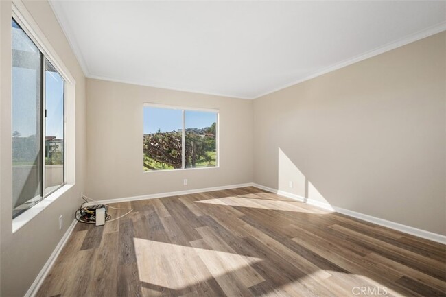 Building Photo - 707 Calle Los Olivos