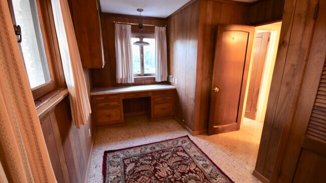 Building Photo - 5755 Doncaster Dr