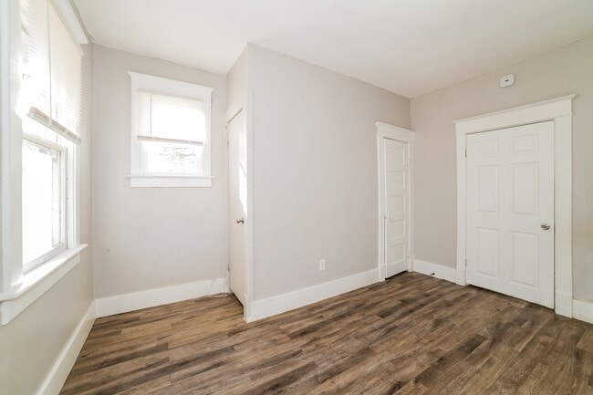 Building Photo - 1114 E Corrington Ave