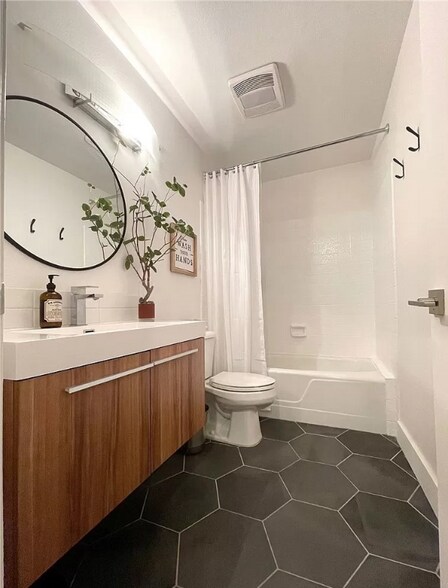 Building Photo - 4637 Willis Ave