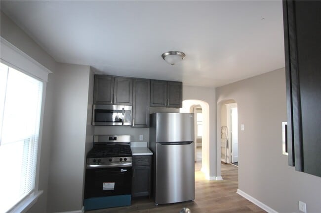 Building Photo - 1034 N Rock Hill Rd