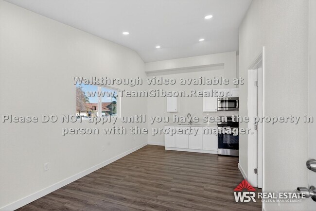 Building Photo - 1960 Summertree Dr