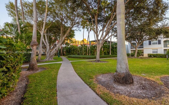 Building Photo - 3255 NE 184th St