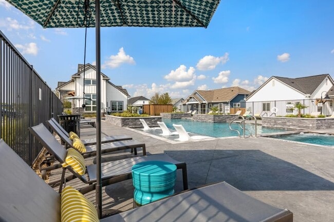 Building Photo - Breeze Street, Justin, TX 76247 - 2 BR 2 BA house