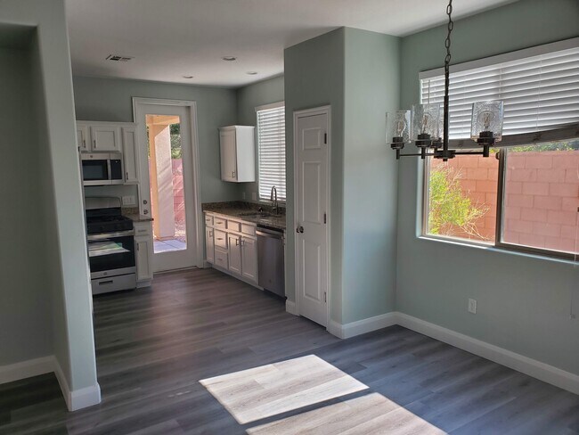 Building Photo - 945 N Slow Creek Ln