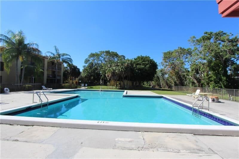 Building Photo - 767 SE 1st Way