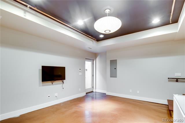 Building Photo - 2536 Glenarm Pl