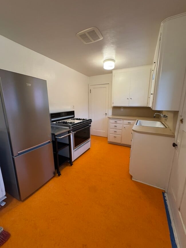 Building Photo - 815 N 36th St