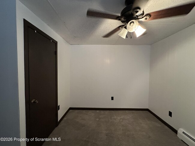 Building Photo - 548 Main St