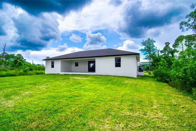 Building Photo - 15633 Lakeland Cir