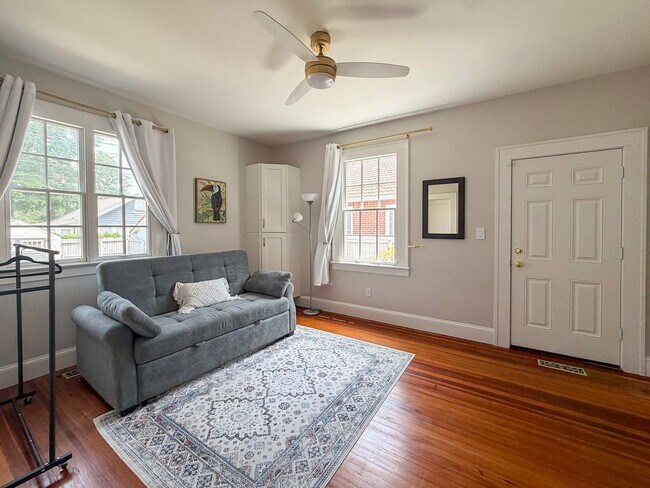 Building Photo - Luxury Historic Home Near UF | Fully Renovated 3BR/2BA with Private Yard & Premium Finishes
