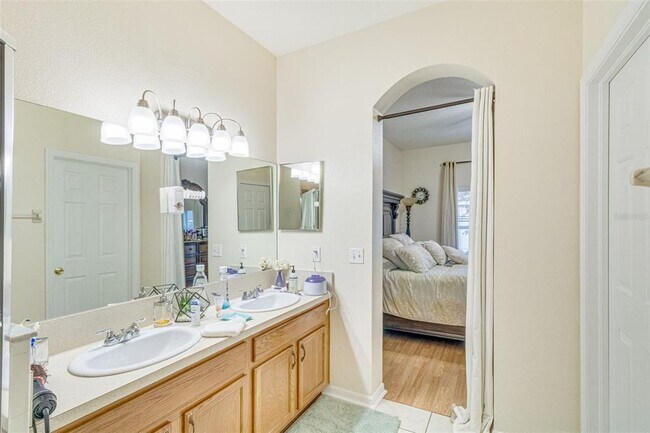 Building Photo - 763 Star Pointe Dr