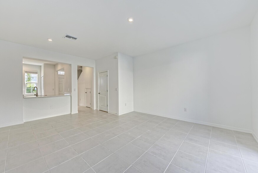 Building Photo - 6354 Fairmont Ln