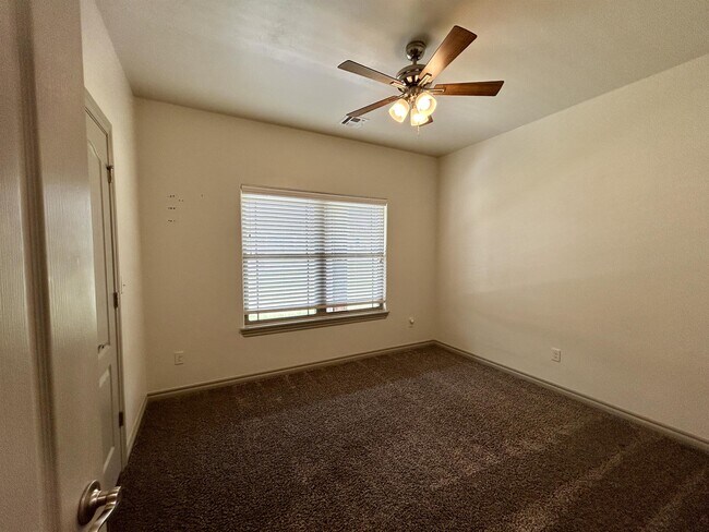 Building Photo - 13132 NE Jaguar Ln