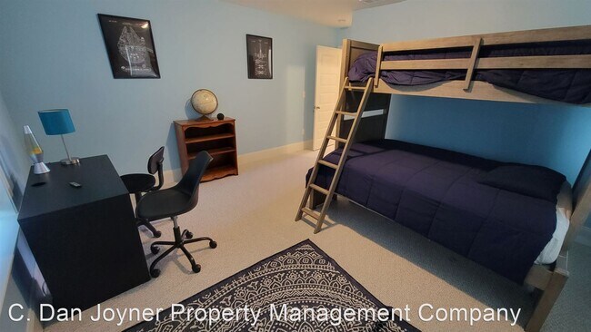 Building Photo - 5 br, 3.5 bath House - 108 W Prentiss Ave