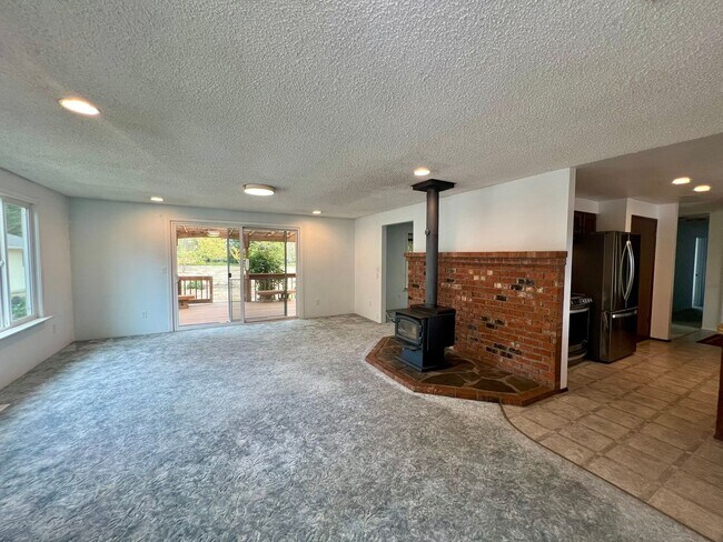 Building Photo - Spacious Home with Outbuildings on 2.3 Acres