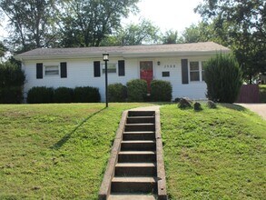 Building Photo - 3 Bedroom Family Home