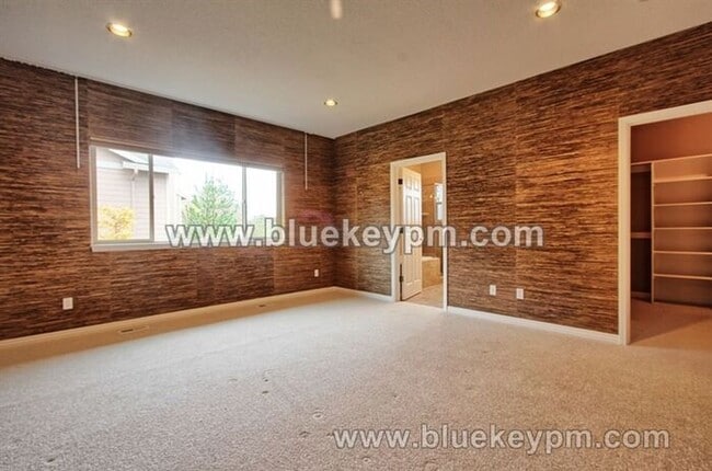 Building Photo - 4 Bed, 3 Bath Home in Happy Valley with Pr...