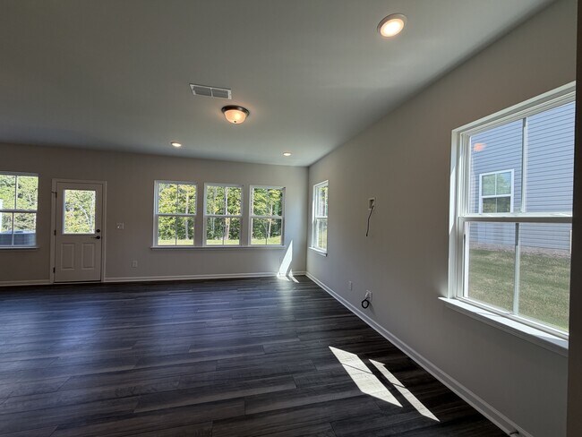 Building Photo - 2318 Sun Vibes Wy