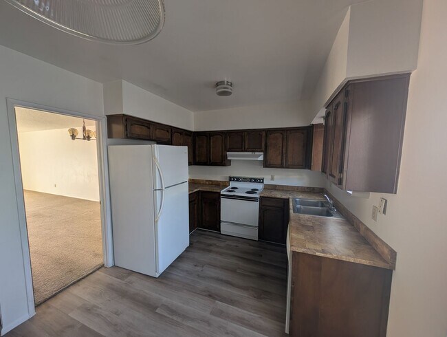 Building Photo - R317