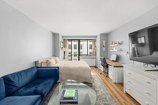 Primary Photo - 45 E 25th St