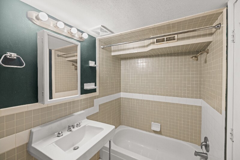 Building Photo - 1417 Quitman St