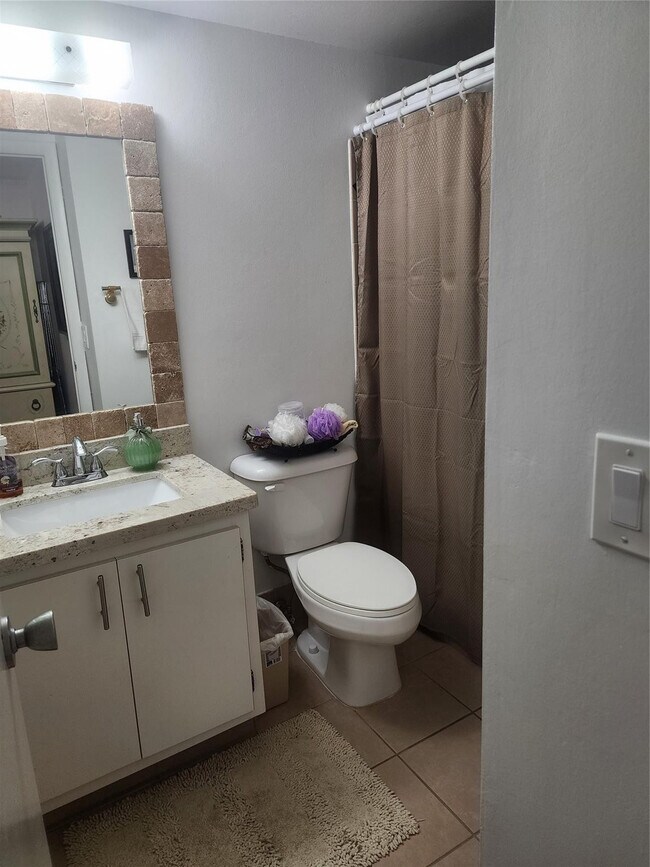 Building Photo - 7500 NW 4th Pl