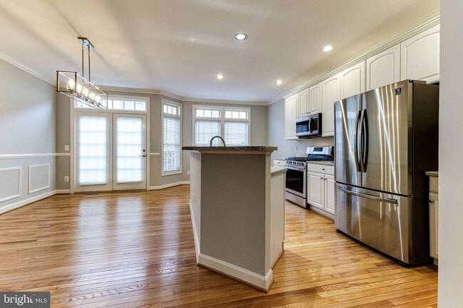 Building Photo - 953 Harrison Cir