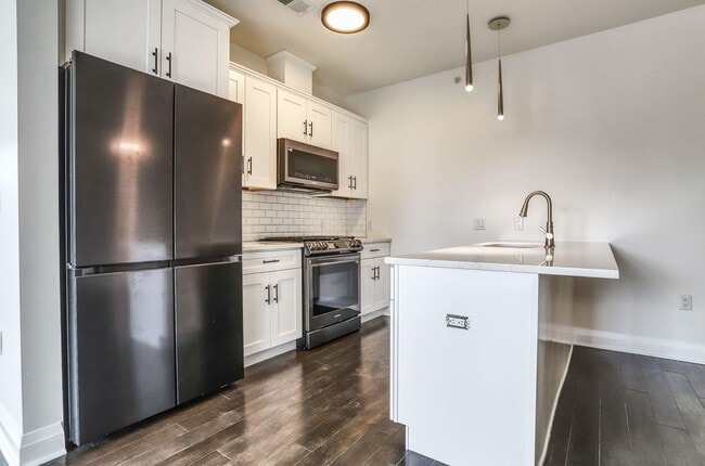 Primary Photo - 1901 Summit Ave