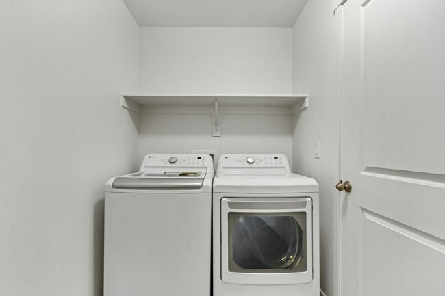 Building Photo - 825 W 700 S