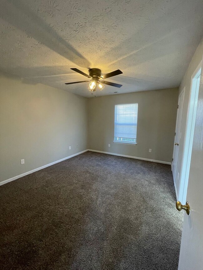 Building Photo - Three Bedroom Single Family Home - West La...