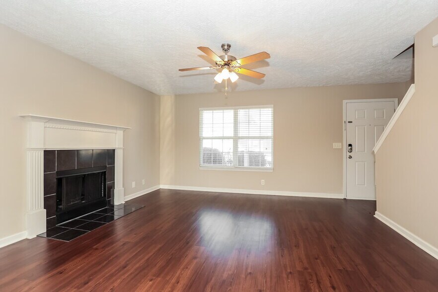 Building Photo - 3011 Wellington Pl