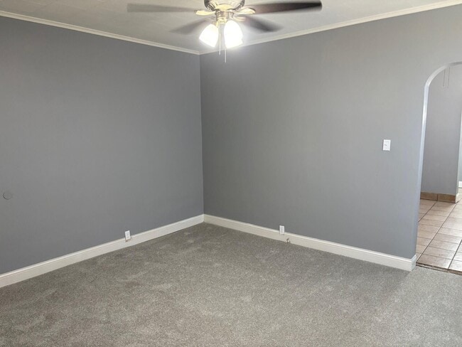 Building Photo - 2756 Latonia Ave