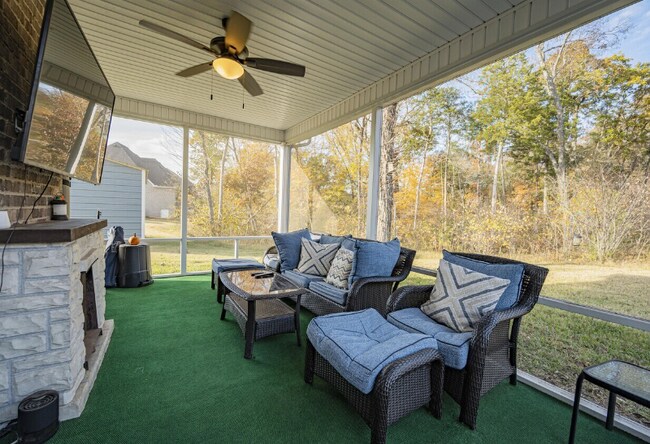 Building Photo - 1302 Rivercrest Dr
