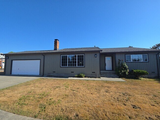 Building Photo - 3BD/2BA newly remodeled Kenwood Dr. Fortun...