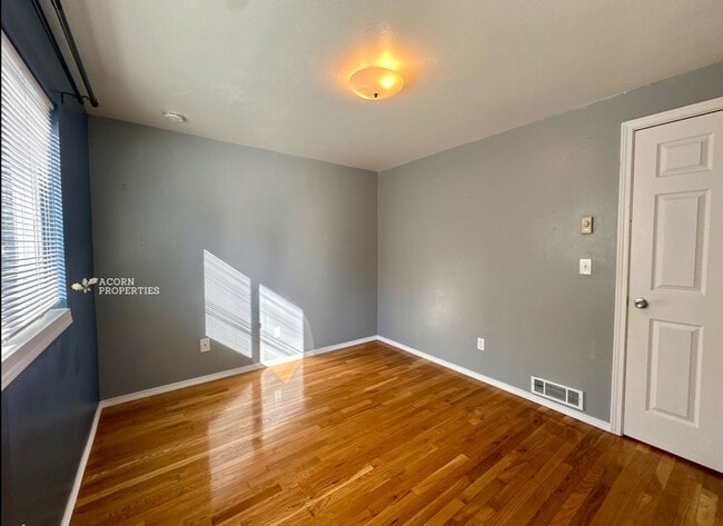 Building Photo - 537 NE Ellis Way