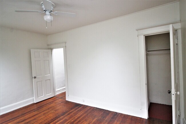 Building Photo - 2026/2027 JHU Off-Campus 3bd/1ba Rowhouse  w/ W/D & rear yard! -Available 6/9/26