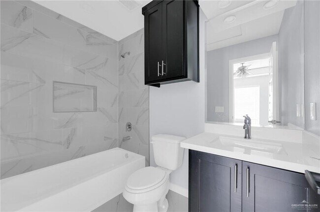 Building Photo - 1608 El Camino Dr