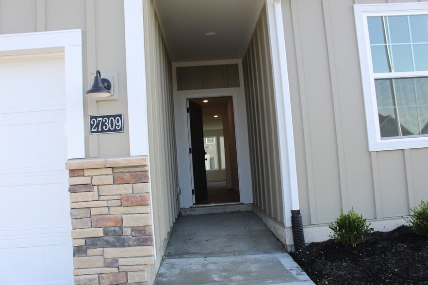 Building Photo - 27309 E Acacia Dr