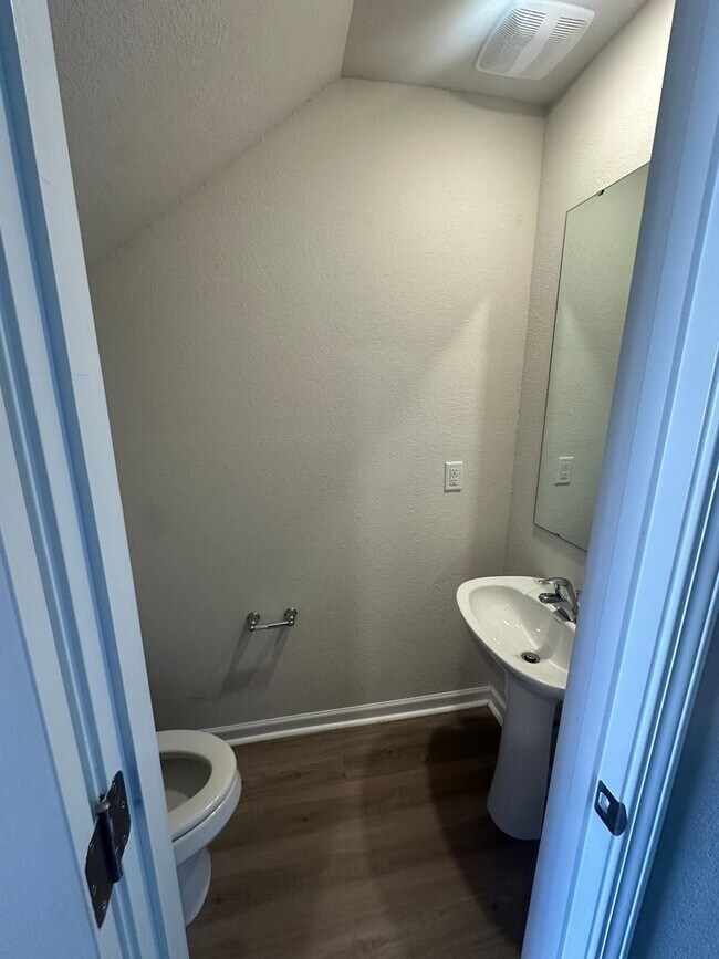 Building Photo - ***MOVE IN SPEACIAL*** Wonderful Three Bedroom (Originally 4 Bedrooms That Has Been Converted to ...