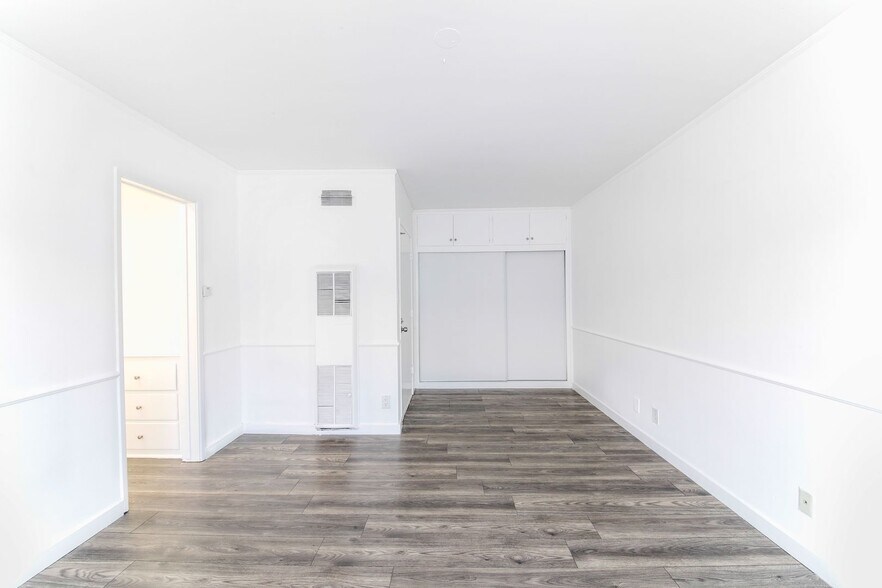 Building Photo - 5757 La Mirada Ave