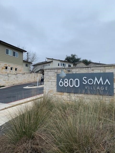 Building Photo - 6800 Menchaca Rd