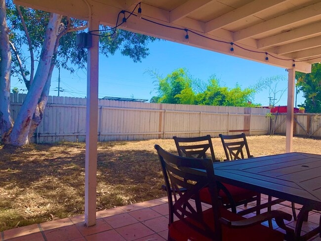 Building Photo - BEAUTIFUL 4 BEDROOM, 2 BATH SINGLE STORY HOME